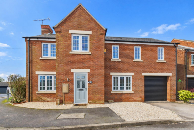 5 bed property, in Church Close, £410,000