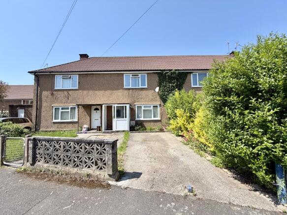 2 bed property, in Blue House Road, £180,000