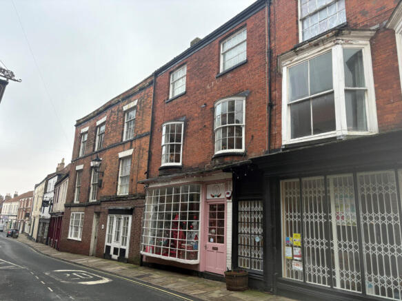2 bed property, in High Street, £65,000