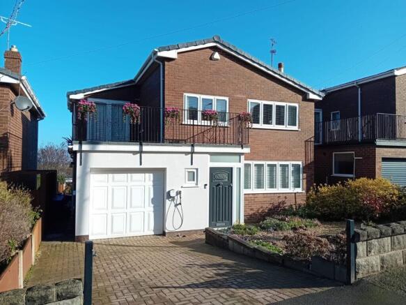 4 bed property, in 95 Gronant Road, £310,000