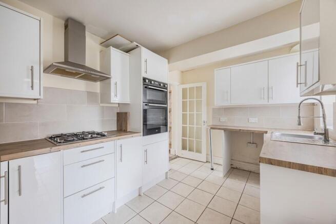 3 bed property, in Ferndale Road, £215,000