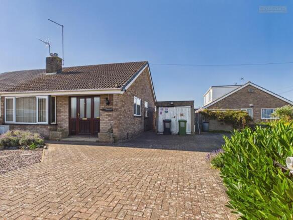 2 bed property, in Topham Crescent, £200,000