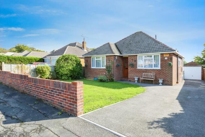 3 bed property, in Coventry Crescent, £410,000