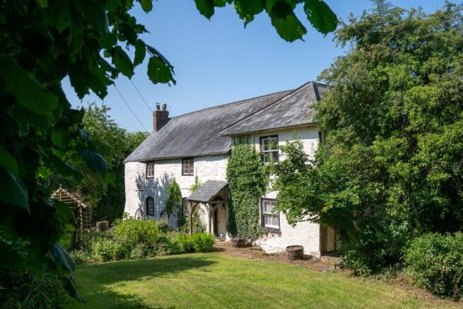 4 bed property, in HR1, £1,000,000