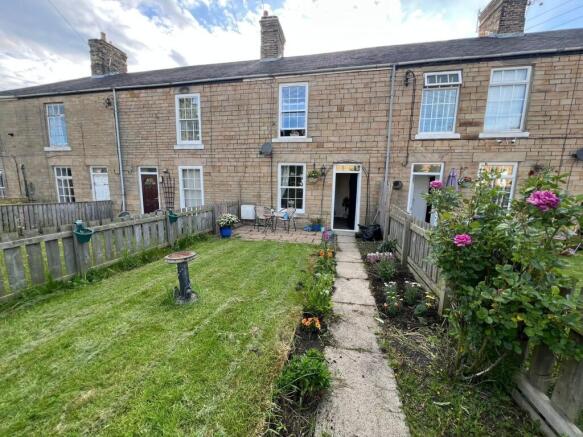 2 bed property, in Front Street, £100,000