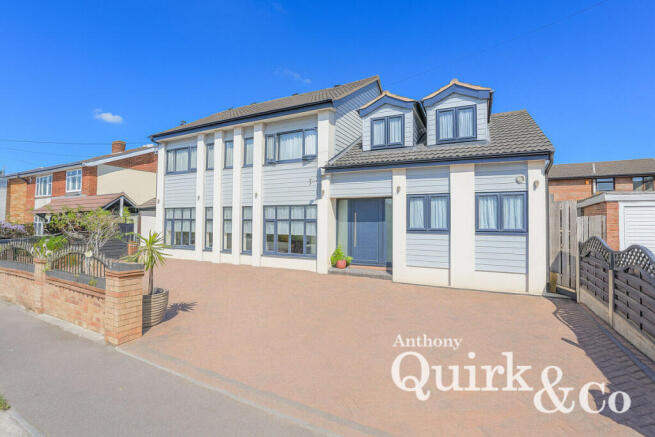 5 bed property, in Lottem Road, £575,000