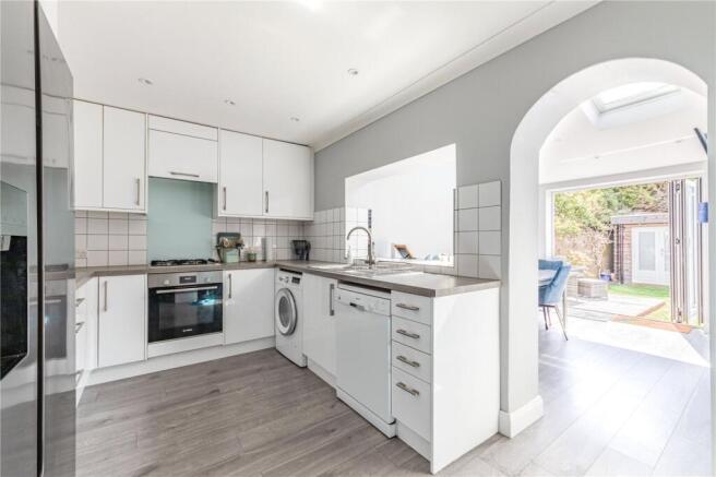 4 bed property, in Caillard Road, £475,000