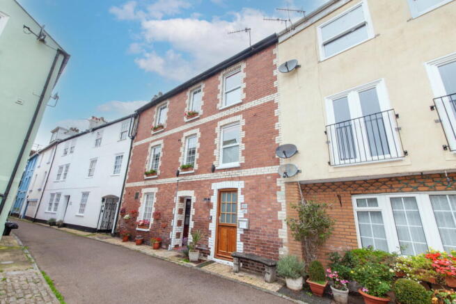 2 bed property, in Newport Street, £299,000