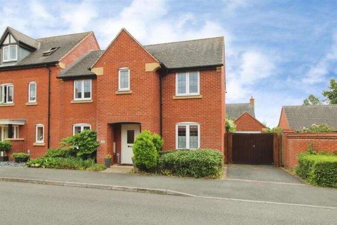 3 bed property, in Silchester Close, £340,000