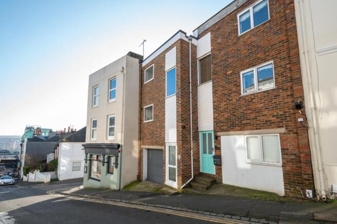 2 bed property, in Guildford Road, £450,000