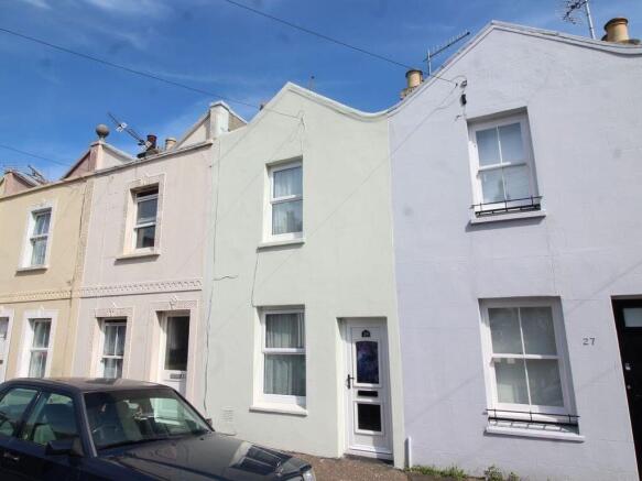 2 bed property, in Ockley Road, £190,000