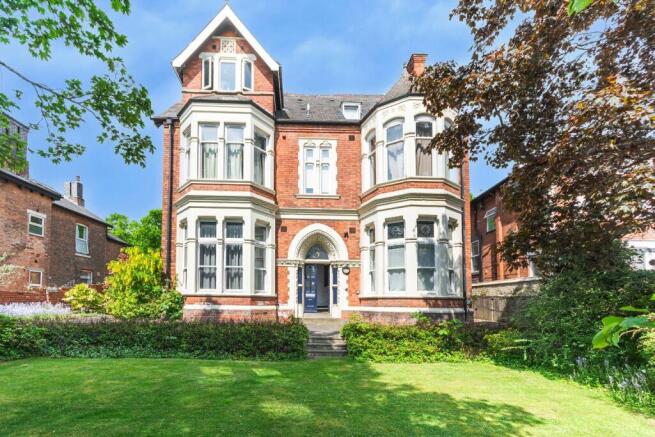 2 bed property, in Vivian Avenue, £120,000