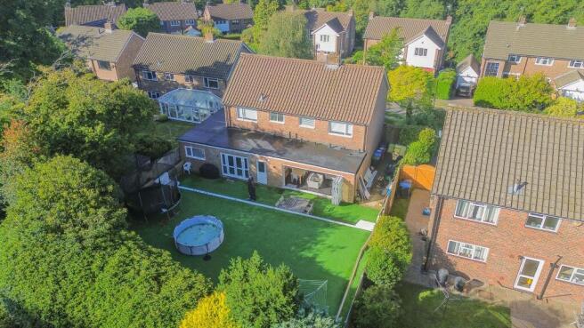4 bed property, in Weald Rise, £800,000