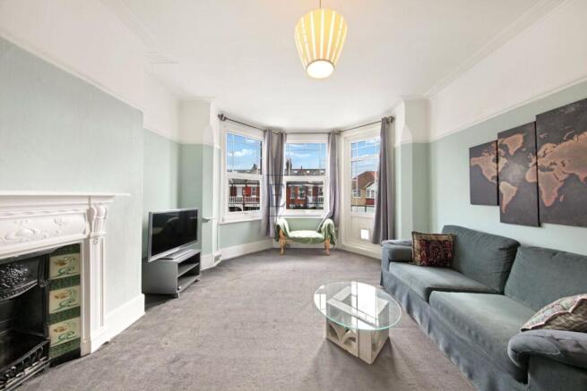 1 bed property, in Hamilton Road, £375,000