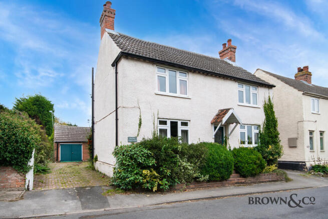3 bed property, in Town Street, £495,000
