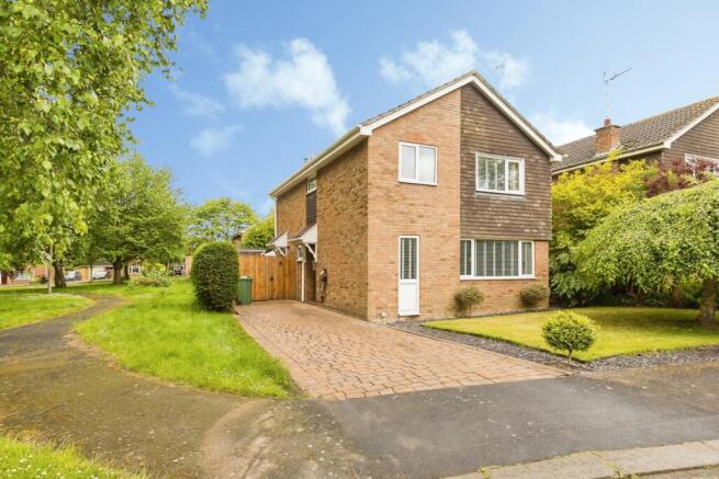 4 bed property, in Nightingale Close, £430,000