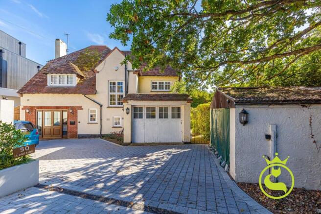 4 bed property, in STUNNING VIEWS OF GOLFING LAKE - Compton Avenue, £1,500,000