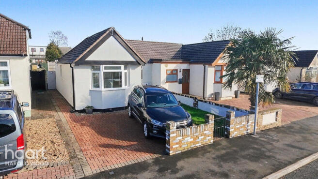 1 bed property, in Court Avenue, £375,000