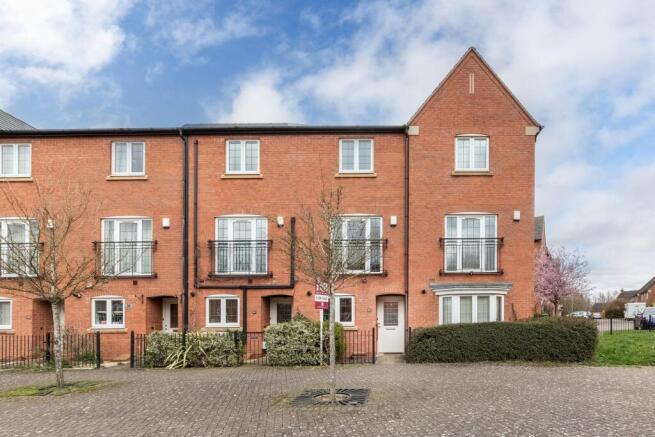 3 bed property, in Highland Drive, £264,950