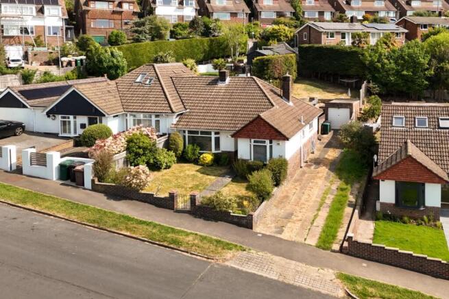 3 bed property, in Mill Rise, £500,000