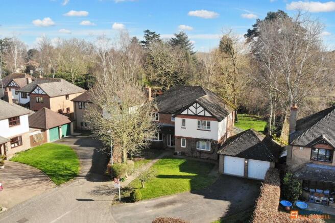5 bed property, in Marlborough Court, £500,000