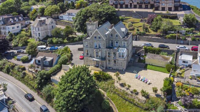 11 bed property, in Torrs Park, £795,000