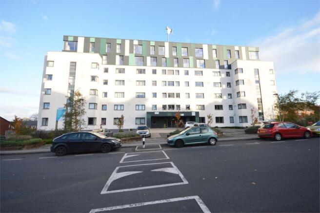 1 bed property, in Greenhouse, £75,000