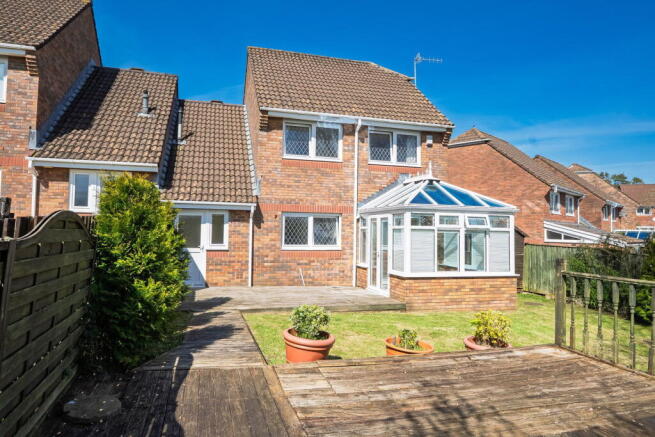 4 bed property, in Whitegates, £400,000