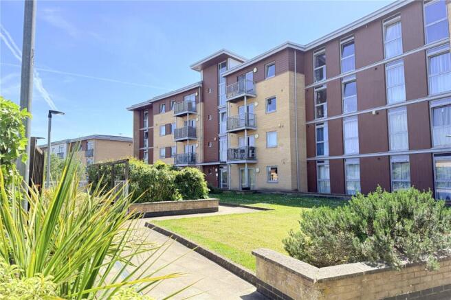 1 bed property, in Kelvin Gate, £145,000