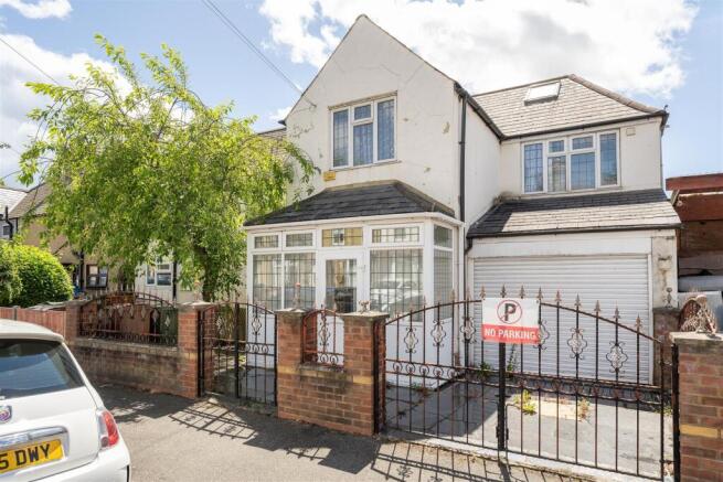 4 bed property, in Sinclair Road, £625,000