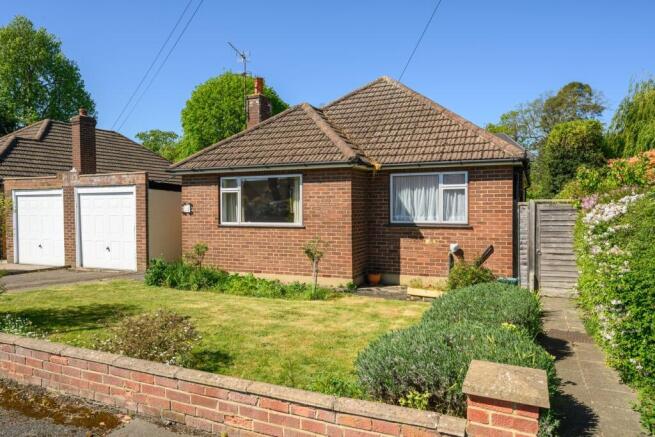 3 bed property, in Burlea Close, £675,000