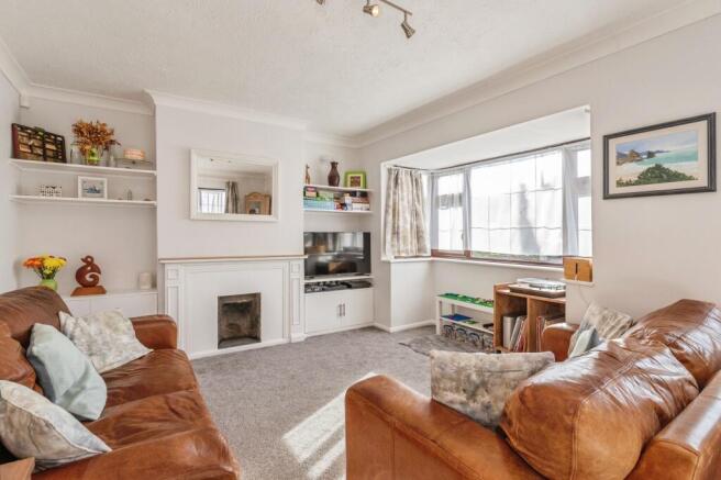 3 bed property, in Victoria Road, £400,000