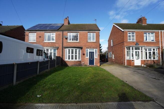 3 bed property, in Moorwell Road, £170,000