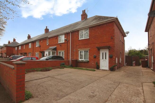 3 bed property, in Lake View Road, £150,000
