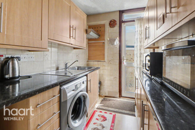 3 bed property, in Wembley Triangle, £500,000
