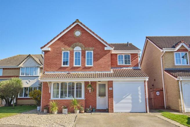 4 bed property, in Scholars Walk, £350,000