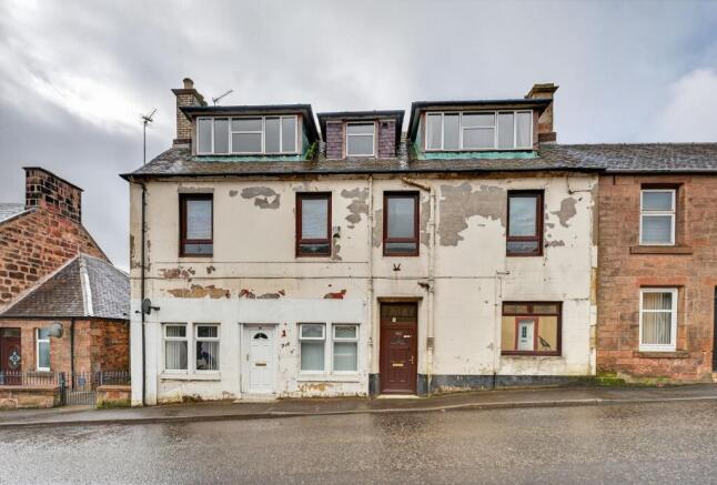 5 bed property, in 61 Main Street, £95,000
