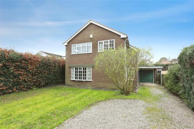 4 bed property, in Vicarage Way, £380,000