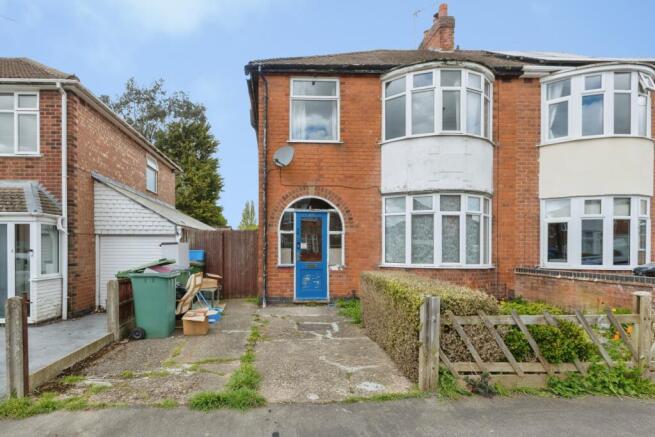 3 bed property, in Park Drive, £180,000