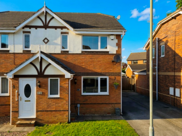 3 bed property, in 3 Bridgelake Drive Balby, £190,000
