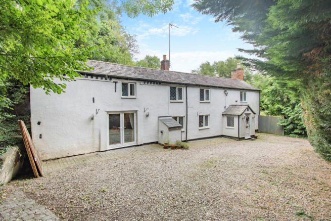 4 bed property, in Rock Villa, £425,000