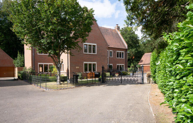 6 bed property, in Bunny Hall Park, £1,500,000