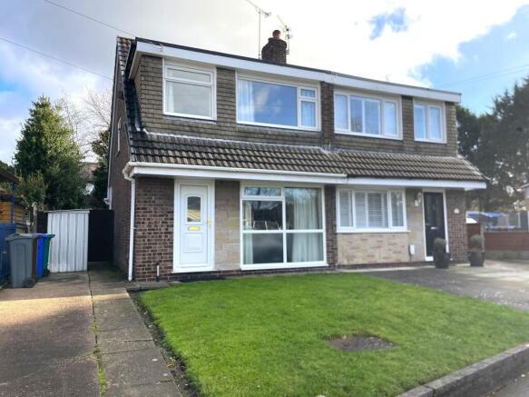 3 bed property, in Appledore Drive, £279,950