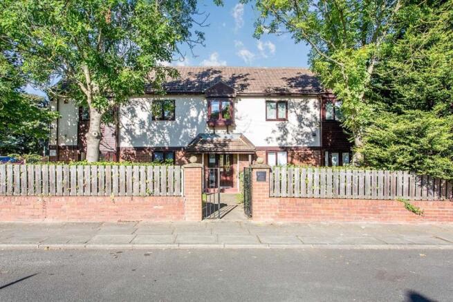 1 bed property, in 44 Bede House Castle Green, £20,000