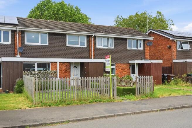 2 bed property, in The Heath, £220,000