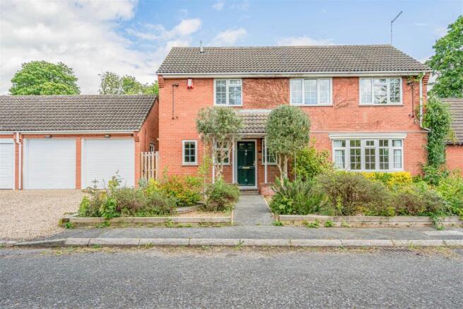 4 bed property, in St Albans, £500,000