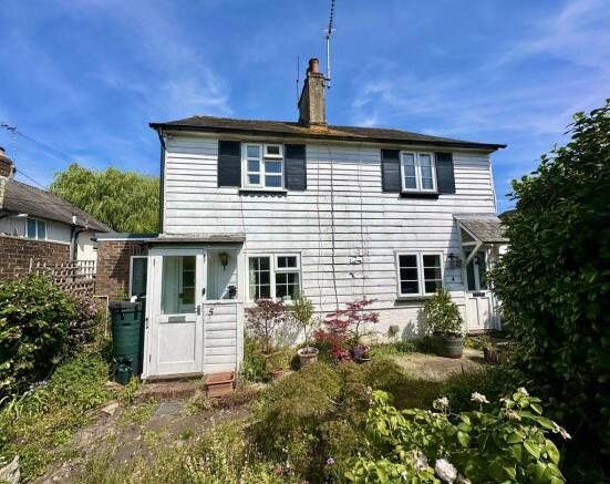 2 bed property, in High Street, £300,000