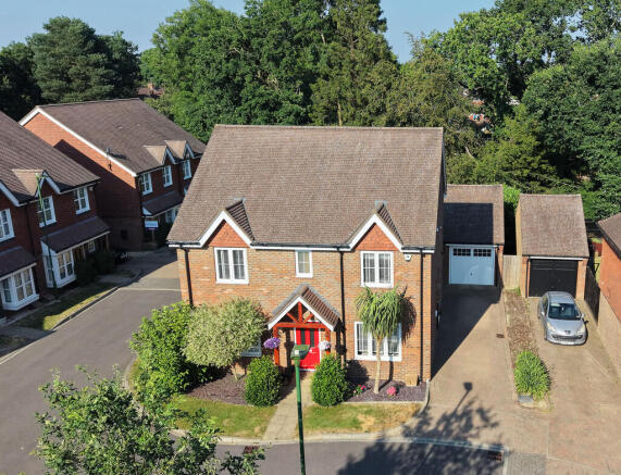 4 bed property, in Landau Close, £725,000