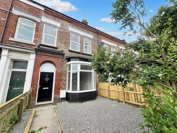 5 bed property, in Norton Road, £195,000
