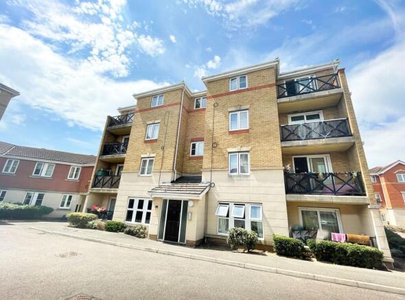 2 bed property, in Collier Way, £180,000